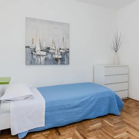 Apartman Cdi379 *